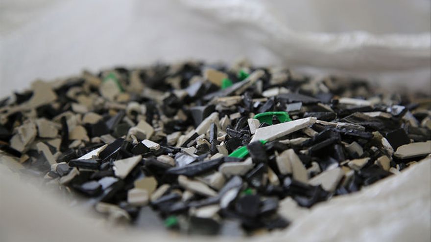 Reciclar metales de la basura electrónica sale más barato que sacarlos de las minas