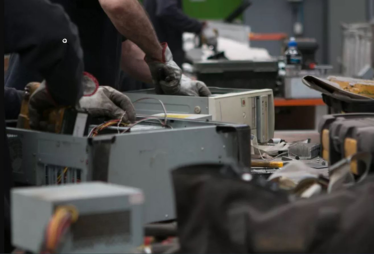Buscan identificar contaminantes peligrosos en residuos de aparatos eléctricos y electrónicos
